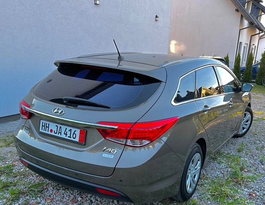 Hyundai i40 cena 38700 przebieg: 145300, rok produkcji 2014 z Swarzędz małe 301